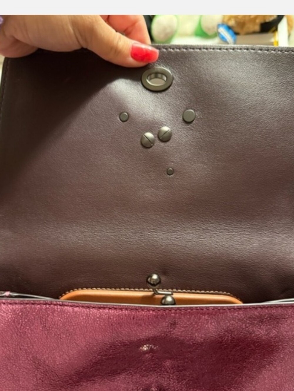 Coach 1941 Dinky Metallic Crossbody bag in a vibrant pink - Picture 5 of 9